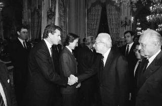 Il Presidente della Repubblica Francesco Cossiga incontra Franco Carraro, ministro del turismo e dello spettacolo, con Joao Havelange, presidente della FIFA, il Comitato esecutivo e la Commissione della FIFA per Italia '90, in occasione del sorteggio dei gironi della Coppa del mondo di calcio 1990