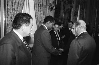 Il Presidente della Repubblica Francesco Cossiga incontra Franco Carraro, ministro del turismo e dello spettacolo, con Joao Havelange, presidente della FIFA, il Comitato esecutivo e la Commissione della FIFA per Italia '90, in occasione del sorteggio dei gironi della Coppa del mondo di calcio 1990
