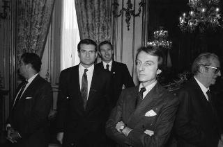Il Presidente della Repubblica Francesco Cossiga incontra Franco Carraro, ministro del turismo e dello spettacolo, con Joao Havelange, presidente della FIFA, il Comitato esecutivo e la Commissione della FIFA per Italia '90, in occasione del sorteggio dei gironi della Coppa del mondo di calcio 1990