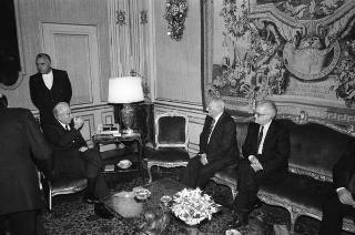 Il Presidente della Repubblica Francesco Cossiga incontra Vincent Tabone presidente della Repubblica di Malta con il primo ministro Eddie Fenech Adami