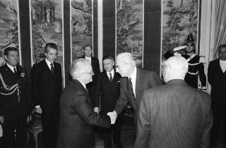 Il Presidente della Repubblica Francesco Cossiga incontra Vincent Tabone presidente della Repubblica di Malta con il primo ministro Eddie Fenech Adami