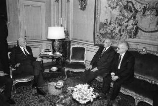 Il Presidente della Repubblica Francesco Cossiga incontra Vincent Tabone presidente della Repubblica di Malta con il primo ministro Eddie Fenech Adami