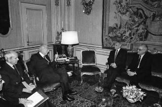 Il Presidente della Repubblica Francesco Cossiga incontra Vincent Tabone presidente della Repubblica di Malta con il primo ministro Eddie Fenech Adami