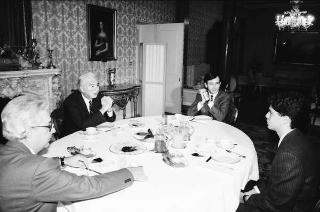 Prima colazione del Presidente della Repubblica Francesco Cossiga con Alessandro Mantini, studente, per la trasmissione RAI di Barbiellini Amidei