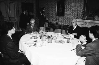 Prima colazione del Presidente della Repubblica Francesco Cossiga con Alessandro Mantini, studente, per la trasmissione RAI di Barbiellini Amidei