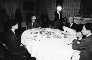 Prima colazione del Presidente della Repubblica Francesco Cossiga con Alessandro Mantini, studente, per la trasmissione RAI di Barbiellini Amidei