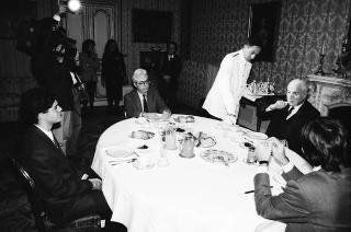 Prima colazione del Presidente della Repubblica Francesco Cossiga con Alessandro Mantini, studente, per la trasmissione RAI di Barbiellini Amidei