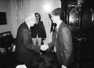 Prima colazione del Presidente della Repubblica Francesco Cossiga con Alessandro Mantini, studente, per la trasmissione RAI di Barbiellini Amidei