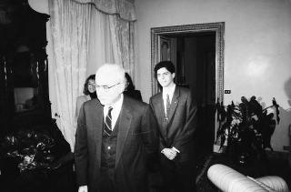 Prima colazione del Presidente della Repubblica Francesco Cossiga con Alessandro Mantini, studente, per la trasmissione RAI di Barbiellini Amidei
