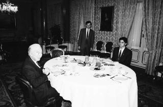 Prima colazione del Presidente della Repubblica Francesco Cossiga con Alessandro Mantini, studente, per la trasmissione RAI di Barbiellini Amidei