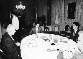Prima colazione del Presidente della Repubblica Francesco Cossiga con Alessandro Mantini, studente, per la trasmissione RAI di Barbiellini Amidei