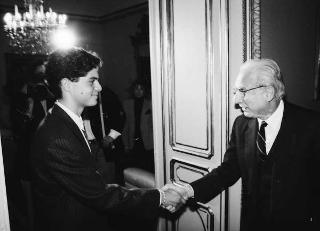Prima colazione del Presidente della Repubblica Francesco Cossiga con Alessandro Mantini, studente, per la trasmissione RAI di Barbiellini Amidei