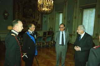 Col. Luigi Magliuolo e ten. col. Giuseppe Gemma, rispettivamente Comandante uscente e nuovo Comandante del Nucleo Carabinieri Presidenziale