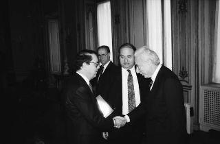 Il Presidente della Repubblica Francesco Cossiga riceve la visita  di Arthur Gajarsa, presidente della NIAF (National Italian American Foundation), con il vice presidente Francesco Nicotra