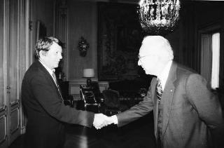 Il Presidente della Repubblica Francesco Cossiga riceve la visita Jacques Amalric, capo delle redazioni estere di "Le Monde"