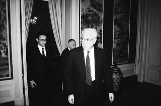 Il Presidente della Repubblica Francesco Cossiga riceve Mario Berri, presidente dell'Associazione "Vittorio Bachelet", con i componenti il"Comitato per le onoranze a Vittorio Bachelet nel decimo anniversario del suo sacrificio"