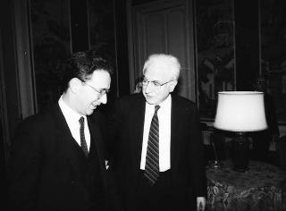 Il Presidente della Repubblica Francesco Cossiga riceve Mario Berri, presidente dell'Associazione "Vittorio Bachelet", con i componenti il"Comitato per le onoranze a Vittorio Bachelet nel decimo anniversario del suo sacrificio"