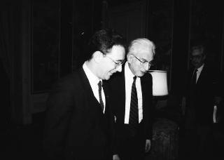 Il Presidente della Repubblica Francesco Cossiga riceve Mario Berri, presidente dell'Associazione "Vittorio Bachelet", con i componenti il"Comitato per le onoranze a Vittorio Bachelet nel decimo anniversario del suo sacrificio"