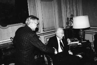 Il Presidente della Repubblica Francesco Cossiga riceve Mario Berri, presidente dell'Associazione "Vittorio Bachelet", con i componenti il"Comitato per le onoranze a Vittorio Bachelet nel decimo anniversario del suo sacrificio"