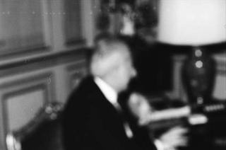 Il Presidente della Repubblica Francesco Cossiga riceve Mario Berri, presidente dell'Associazione "Vittorio Bachelet", con i componenti il"Comitato per le onoranze a Vittorio Bachelet nel decimo anniversario del suo sacrificio"