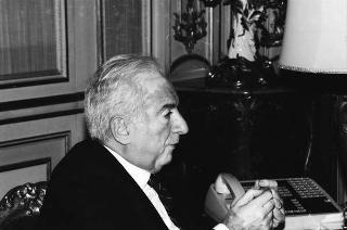 Il Presidente della Repubblica Francesco Cossiga riceve Mario Berri, presidente dell'Associazione "Vittorio Bachelet", con i componenti il"Comitato per le onoranze a Vittorio Bachelet nel decimo anniversario del suo sacrificio"