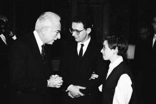 Il Presidente della Repubblica Francesco Cossiga riceve Mario Berri, presidente dell'Associazione "Vittorio Bachelet", con i componenti il"Comitato per le onoranze a Vittorio Bachelet nel decimo anniversario del suo sacrificio"