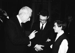 Il Presidente della Repubblica Francesco Cossiga riceve Mario Berri, presidente dell'Associazione "Vittorio Bachelet", con i componenti il"Comitato per le onoranze a Vittorio Bachelet nel decimo anniversario del suo sacrificio"
