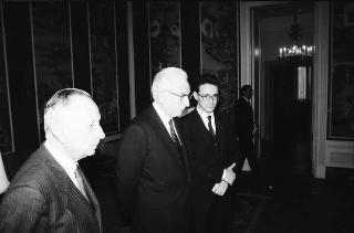 Il Presidente della Repubblica Francesco Cossiga riceve Mario Berri, presidente dell'Associazione "Vittorio Bachelet", con i componenti il"Comitato per le onoranze a Vittorio Bachelet nel decimo anniversario del suo sacrificio"