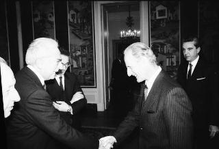 Il Presidente della Repubblica Francesco Cossiga riceve Mario Berri, presidente dell'Associazione "Vittorio Bachelet", con i componenti il"Comitato per le onoranze a Vittorio Bachelet nel decimo anniversario del suo sacrificio"