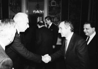 Il Presidente della Repubblica Francesco Cossiga riceve Mario Berri, presidente dell'Associazione "Vittorio Bachelet", con i componenti il"Comitato per le onoranze a Vittorio Bachelet nel decimo anniversario del suo sacrificio"
