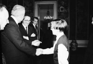 Il Presidente della Repubblica Francesco Cossiga riceve Mario Berri, presidente dell'Associazione "Vittorio Bachelet", con i componenti il"Comitato per le onoranze a Vittorio Bachelet nel decimo anniversario del suo sacrificio"
