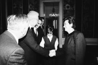 Il Presidente della Repubblica Francesco Cossiga riceve Mario Berri, presidente dell'Associazione "Vittorio Bachelet", con i componenti il"Comitato per le onoranze a Vittorio Bachelet nel decimo anniversario del suo sacrificio"
