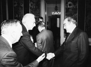 Il Presidente della Repubblica Francesco Cossiga riceve Mario Berri, presidente dell'Associazione "Vittorio Bachelet", con i componenti il"Comitato per le onoranze a Vittorio Bachelet nel decimo anniversario del suo sacrificio"