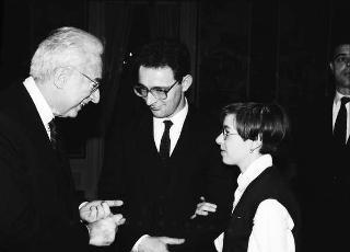 Il Presidente della Repubblica Francesco Cossiga riceve Mario Berri, presidente dell'Associazione "Vittorio Bachelet", con i componenti il"Comitato per le onoranze a Vittorio Bachelet nel decimo anniversario del suo sacrificio"