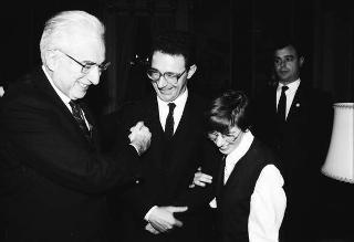 Il Presidente della Repubblica Francesco Cossiga riceve Mario Berri, presidente dell'Associazione "Vittorio Bachelet", con i componenti il"Comitato per le onoranze a Vittorio Bachelet nel decimo anniversario del suo sacrificio"