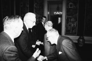 Il Presidente della Repubblica Francesco Cossiga riceve Mario Berri, presidente dell'Associazione "Vittorio Bachelet", con i componenti il"Comitato per le onoranze a Vittorio Bachelet nel decimo anniversario del suo sacrificio"
