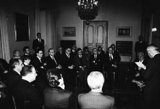 Il Presidente della Repubblica Francesco Cossiga riceve Mario Berri, presidente dell'Associazione "Vittorio Bachelet", con i componenti il"Comitato per le onoranze a Vittorio Bachelet nel decimo anniversario del suo sacrificio"