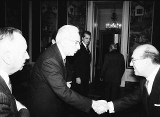 Il Presidente della Repubblica Francesco Cossiga riceve Mario Berri, presidente dell'Associazione "Vittorio Bachelet", con i componenti il"Comitato per le onoranze a Vittorio Bachelet nel decimo anniversario del suo sacrificio"