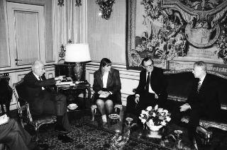 William Barnes e Richard Lilly, rispettivamente presidente uscente e nuovo presidente della Esso Standard italiana