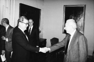 William Barnes e Richard Lilly, rispettivamente presidente uscente e nuovo presidente della Esso Standard italiana