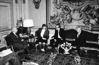 William Barnes e Richard Lilly, rispettivamente presidente uscente e nuovo presidente della Esso Standard italiana