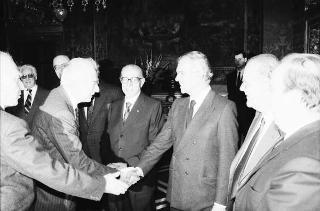 Il Presidente della Repubblica Francesco Cossiga riceve in udienza Antigono Donati, presidente dell'Associazione Amici dell'Accademia dei Lincei, con i componenti del Comiato direttivo e alcuni esponenti dell'Associazione