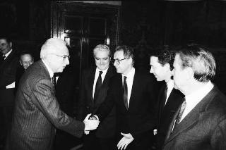 Il Presidente della Repubblica Francesco Cossiga riceve in udienza Antigono Donati, presidente dell'Associazione Amici dell'Accademia dei Lincei, con i componenti del Comiato direttivo e alcuni esponenti dell'Associazione