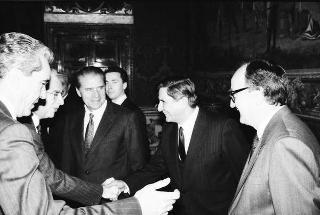 Il Presidente della Repubblica Francesco Cossiga riceve in udienza Antigono Donati, presidente dell'Associazione Amici dell'Accademia dei Lincei, con i componenti del Comiato direttivo e alcuni esponenti dell'Associazione