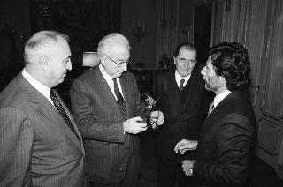 Il Presidente della Repubblica Francesco Cossiga riceve in udienza Andrea Pucci, amministratore delegato della Selenia, con Fabiano Fabiani, amministratore delegato di Finmeccanica