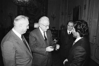 Il Presidente della Repubblica Francesco Cossiga riceve in udienza Andrea Pucci, amministratore delegato della Selenia, con Fabiano Fabiani, amministratore delegato di Finmeccanica