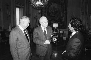 Il Presidente della Repubblica Francesco Cossiga riceve in udienza Andrea Pucci, amministratore delegato della Selenia, con Fabiano Fabiani, amministratore delegato di Finmeccanica
