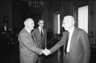Il Presidente della Repubblica Francesco Cossiga riceve in udienza Andrea Pucci, amministratore delegato della Selenia, con Fabiano Fabiani, amministratore delegato di Finmeccanica