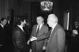 Il Presidente della Repubblica Francesco Cossiga riceve in udienza Andrea Pucci, amministratore delegato della Selenia, con Fabiano Fabiani, amministratore delegato di Finmeccanica