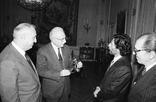 Il Presidente della Repubblica Francesco Cossiga riceve in udienza Andrea Pucci, amministratore delegato della Selenia, con Fabiano Fabiani, amministratore delegato di Finmeccanica